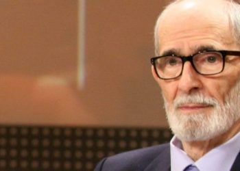 Akademiku Rexhep Qosja u nda nga jeta në ditën ndërkombëtare të librit, para se të mbyllte sytë la një porosi për familjarët e tij