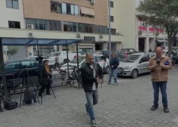 Drejtuesi i MCN TV Endri Meksi paraqitet në SPAK, ende nuk dihet arsyea e thirrjes